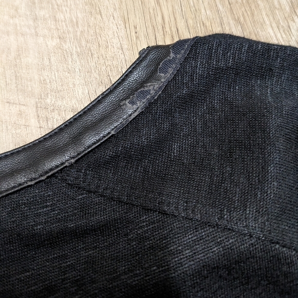 Vince Black Linen Top size small relaxed fit - Picture 2 of 15